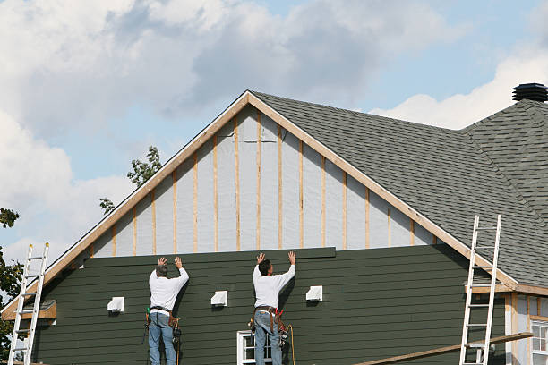 Professional Siding technician working in Dunkirk, OH